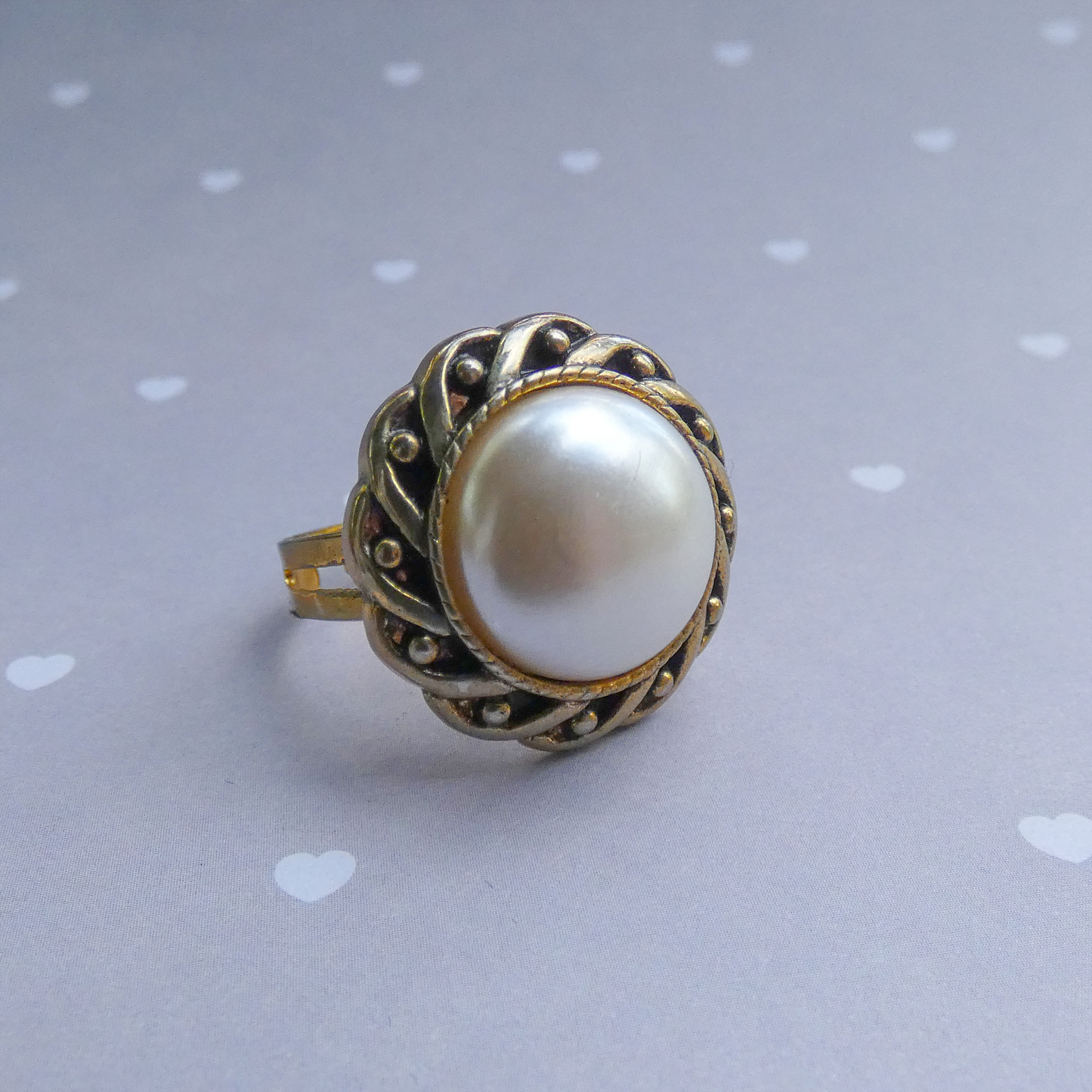 Vintage-style Glass Pearl Ring