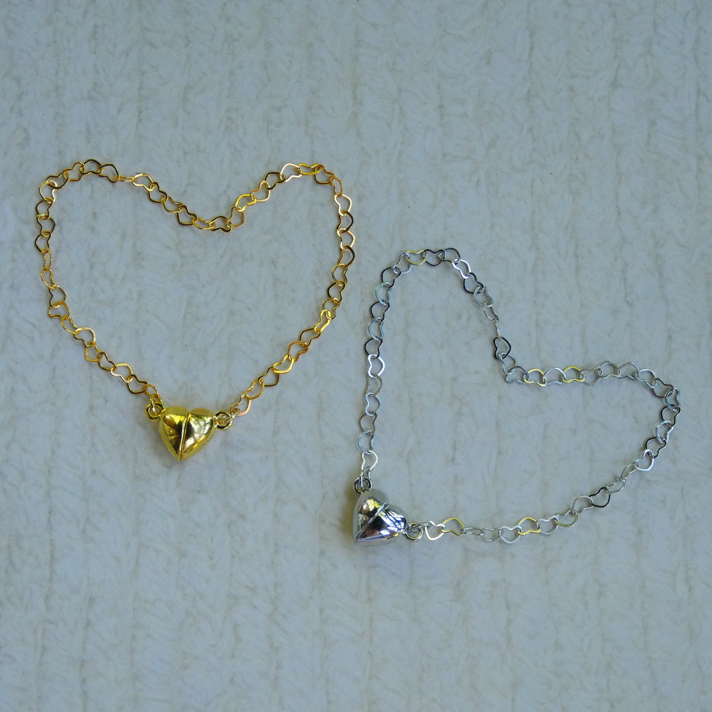 Heart Chain Bracelet with Heart-Shaped Clasp in Gold or Silver